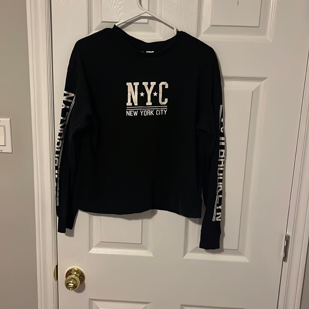 ✨2 for $10✨Hm black graphic sweatshirt